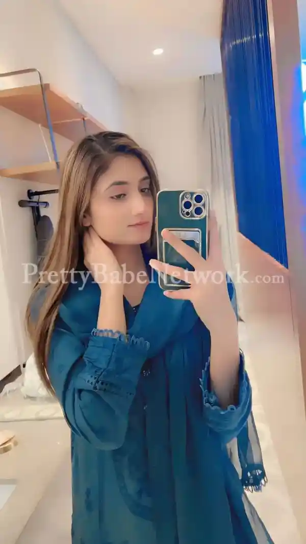 Experience Luxury with 21-year-old Girl Arohi Sharma in Benson Town